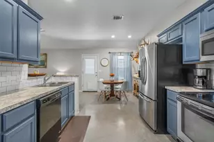 1202 E Ave F, Lampasas, TX 76550 - Photo 9