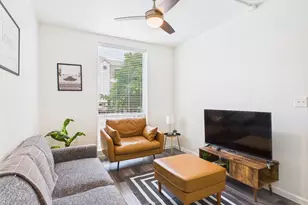 911 W 22nd St, Austin, TX 78705 - Photo 5