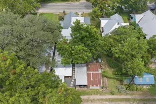 704 Gresham St, Smithville, TX 78957 - Photo 25