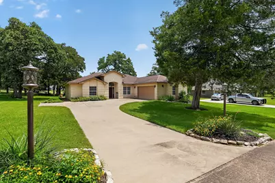 410 Pinehurst Drive, New Ulm, TX 78950 - Photo 3