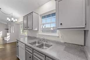 903 E Logan Street E, Round Rock, TX 78664 - Photo 11