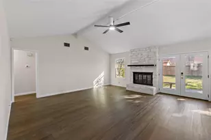 903 E Logan Street E, Round Rock, TX 78664 - Photo 5