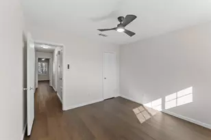 903 E Logan Street E, Round Rock, TX 78664 - Photo 13