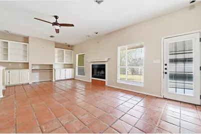 1068 Memorial Circle, New Braunfels, TX 78130 - Photo 5