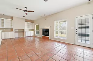 1068 Memorial Cir, New Braunfels, TX 78130 - Photo 5