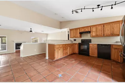 1068 Memorial Circle, New Braunfels, TX 78130 - Photo 9