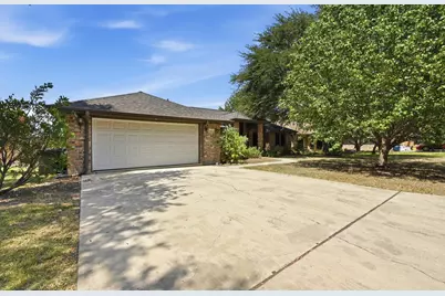 1068 Memorial Circle, New Braunfels, TX 78130 - Photo 3
