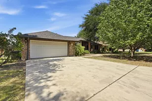 1068 Memorial Cir, New Braunfels, TX 78130 - Photo 3