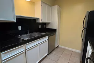 400 W 35th St, Austin, TX 78705 - Photo 9