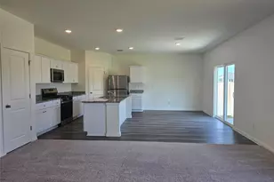 319 Stonebrook Dr, Hutto, TX 78634 - Photo 11