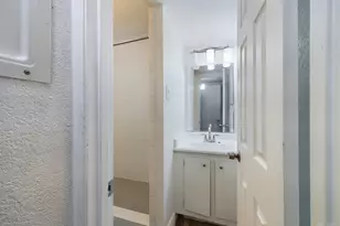 2124 Burton Dr, Austin, TX 78741 - Photo 11