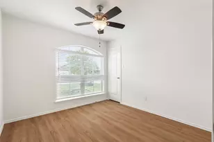 105 Plata Ln, Jarrell, TX 76537 - Photo 15