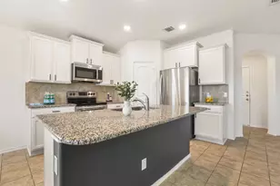 105 Plata Ln, Jarrell, TX 76537 - Photo 9