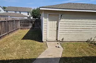 18732 Imperial Eagle Ln, Elgin, TX 78621 - Photo 17