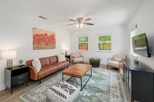 906 W 15th St, Georgetown, TX 78626 - Photo 1