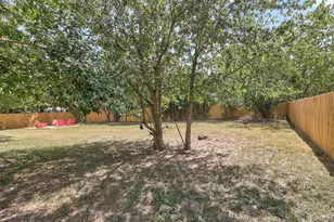 906 W 15th St, Georgetown, TX 78626 - Photo 25