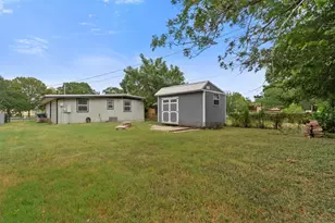 804 N Vandeveer St, Burnet, TX 78611 - Photo 15