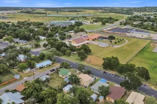 804 N Vandeveer St, Burnet, TX 78611 - Photo 19