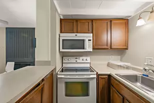 1000 W 26th St, Austin, TX 78705 - Photo 11