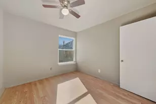 2124 Burton Dr, Austin, TX 78741 - Photo 21