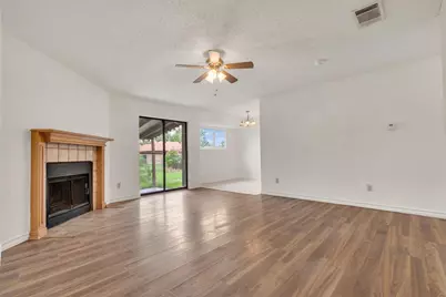 807 Travis Street, Lockhart, TX 78644 - Photo 5