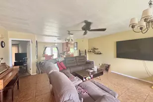 206 Loesch Dr, Elgin, TX 78621 - Photo 5