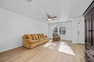 409 Ballentine Ct, Hutto, TX 78634 - Photo 7