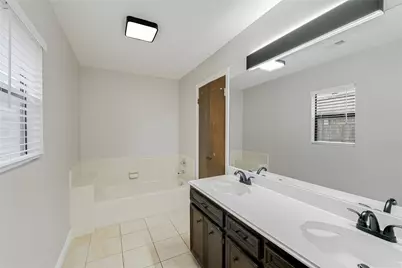 8106 Chainfire Cove, Austin, TX 78729 - Photo 15