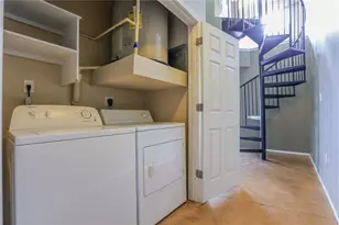910 W 25th St, Austin, TX 78705 - Photo 11