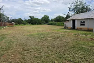 1510 A St, Floresville, TX 78114 - Photo 11