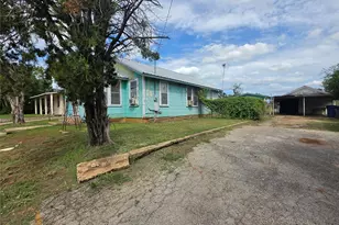 1510 A St, Floresville, TX 78114 - Photo 5