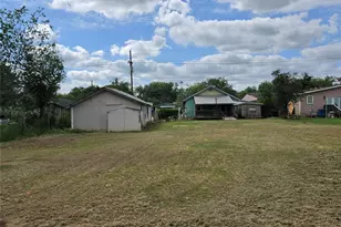 1510 A St, Floresville, TX 78114 - Photo 7