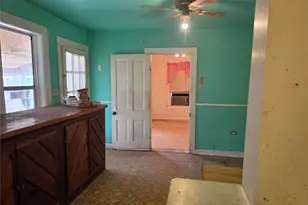 1510 A St, Floresville, TX 78114 - Photo 13