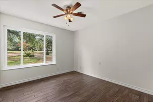 28 Lost Pines Ave, Bastrop, TX 78602 - Photo 27