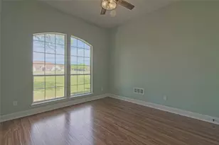 125 Waterford Ln, Georgetown, TX 78628 - Photo 19