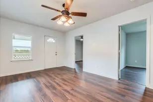 112 Gazley A & B St, Smithville, TX 78957 - Photo 7