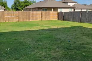 127 Trailside Ln, Bastrop, TX 78602 - Photo 3