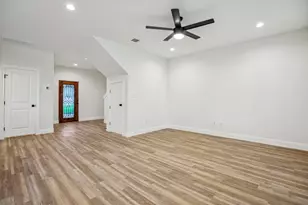 346 Webb St, Smithville, TX 78957 - Photo 7