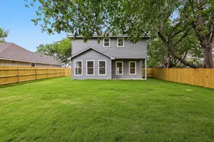 346 Webb St, Smithville, TX 78957 - Photo 3