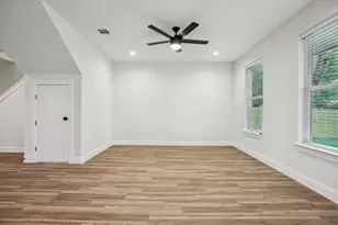 346 Webb St, Smithville, TX 78957 - Photo 9