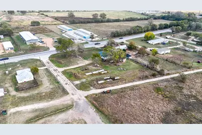 655 NW Loop 230, Smithville, TX 78957 - Photo 5