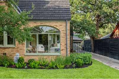 106 Laurel Lane, Austin, TX 78705 - Photo 3
