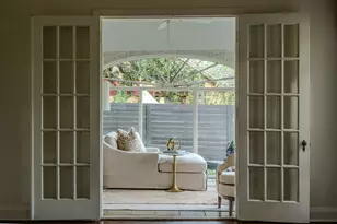 106 Laurel Ln, Austin, TX 78705 - Photo 7