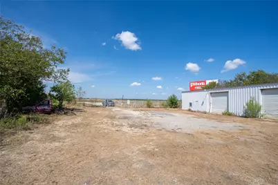 8956 N US Highway 183 Highway, Lockhart, TX 78644 - Photo 17