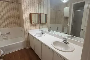 728 W San Antonio St, Lockhart, TX 78644 - Photo 9