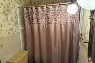 823 N Ellis St, Giddings, TX 78942 - Photo 9