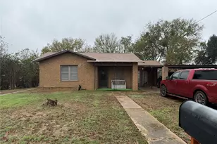 823 N Ellis St, Giddings, TX 78942 - Photo 3