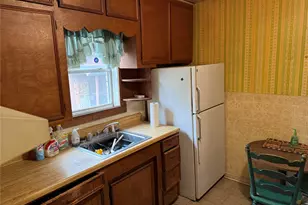 823 N Ellis St, Giddings, TX 78942 - Photo 11