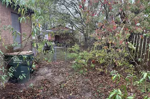 823 N Ellis St, Giddings, TX 78942 - Photo 29