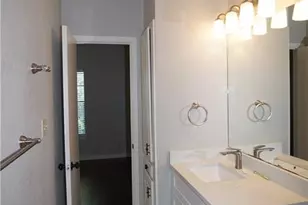 203 E 31st St, Austin, TX 78705 - Photo 21